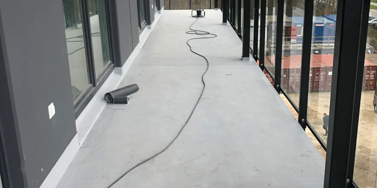 Tehtud rõdude katmise töö Tallinnas – PVC kattega rõdu